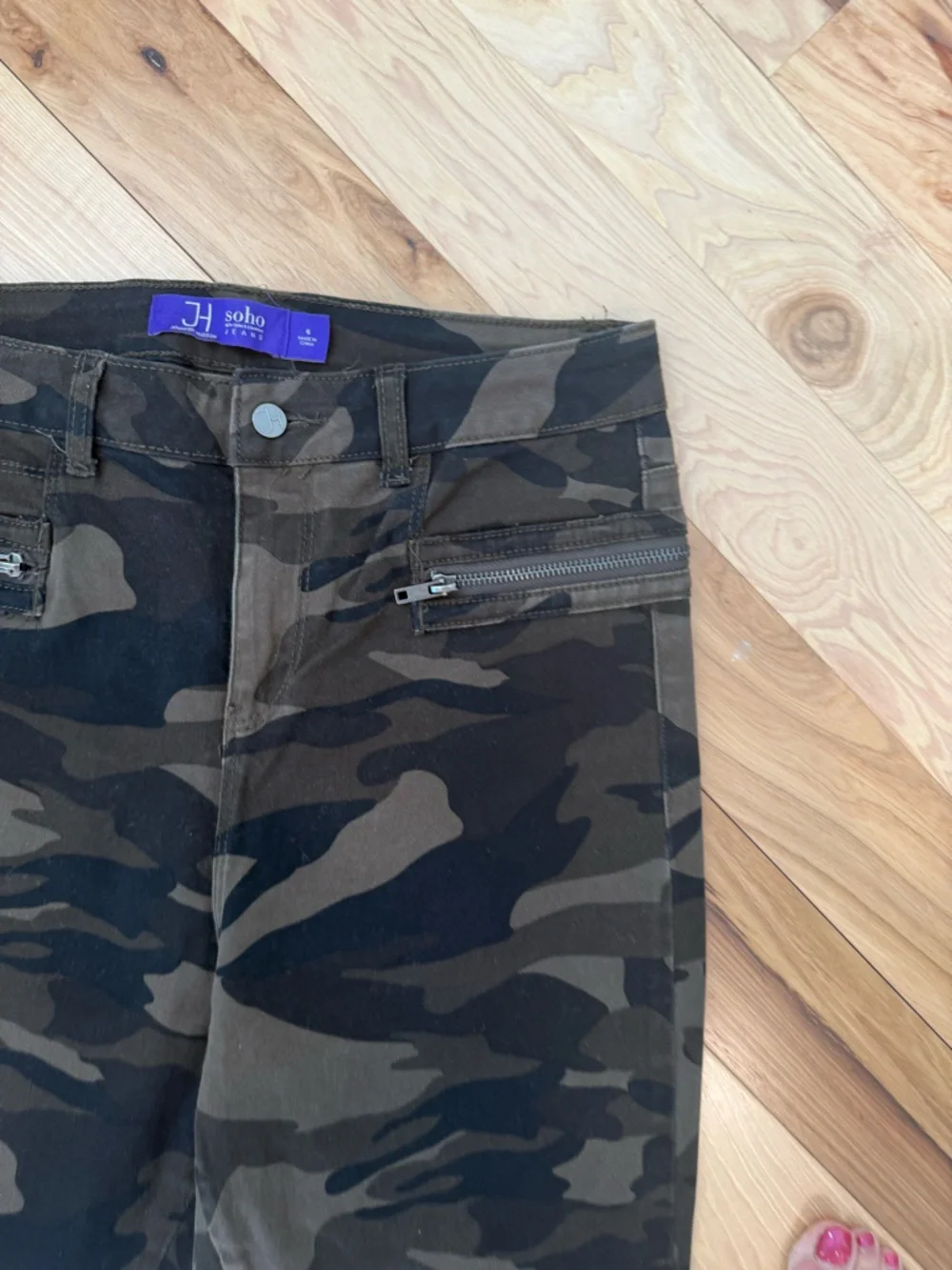 SOHO Jeans Camo Skinny Pants Zip Pocket Detail Size 6 - Picture 2 of 5